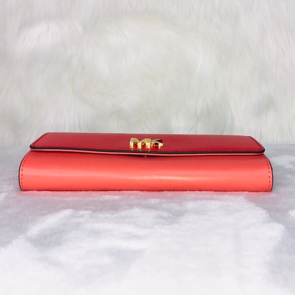 Michael Kors Montgomery Carryall Wallet - Picture 5 of 8